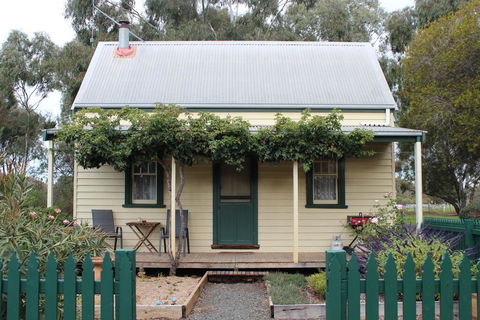 Elinike Guest Cottages - Holiday Adelaide 3