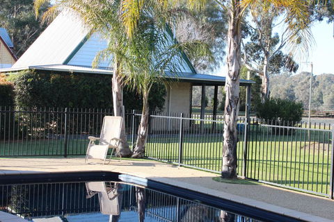 Elinike Guest Cottages - Holiday Adelaide 0