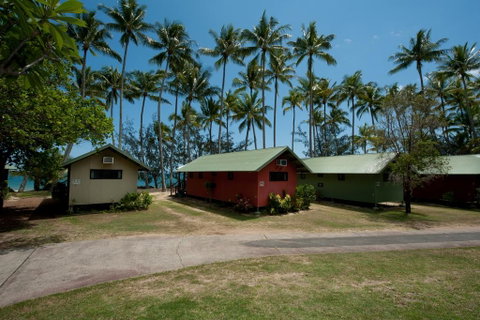 Ellis Beach Oceanfront Bungalows - Holiday Adelaide 2