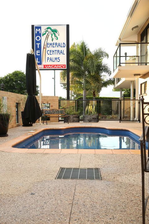 Emerald Central Palms Motel - Holiday Adelaide 3