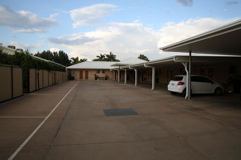 Emerald Central Palms Motel - Holiday Adelaide 1