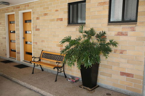 Emerald Central Palms Motel - Holiday Adelaide 2
