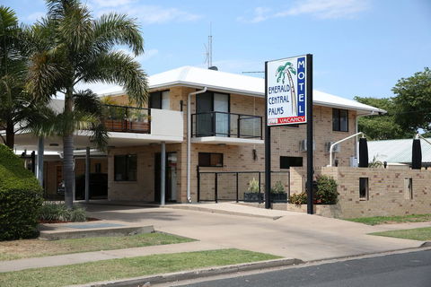 Emerald Central Palms Motel - Holiday Adelaide 0