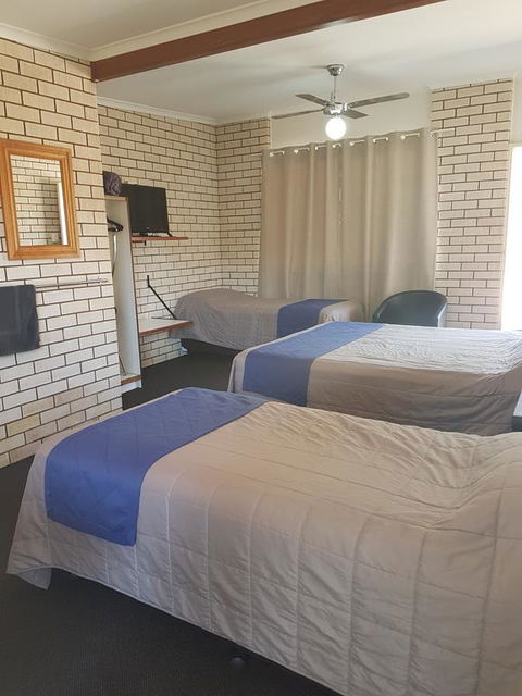 Emerald Tower Motor Inn - Holiday Adelaide 3
