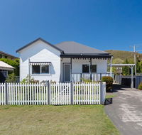 Escape to the Cottage 68 Tomaree Rd pet friendly and boat parking and WIFI - Holiday Adelaide