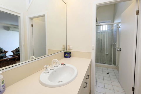 EUREKA - Holiday Adelaide 1