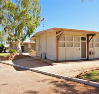 Exmouth Villas Unit 33 - Renovated Holiday Villa a Short Walk from Town Centre