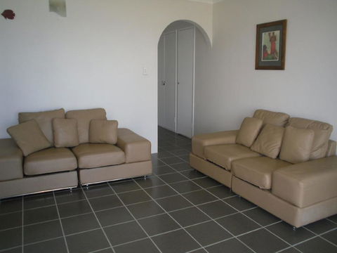 Fabulous Location - Ground Floor Waterfront Unit! Clearview Apartments - Holiday Adelaide 0