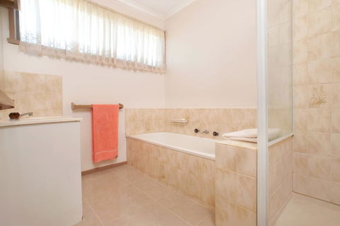 FAMILY GETAWAY - DROMANA - Holiday Adelaide 1