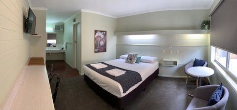 Finley Country Club Hotel Motel - Holiday Adelaide 3
