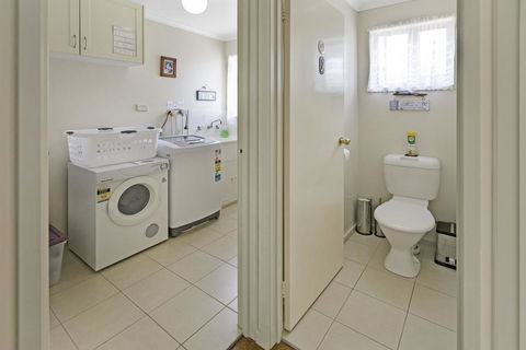 Four Sisters - Beachside Holiday - Holiday Adelaide 2