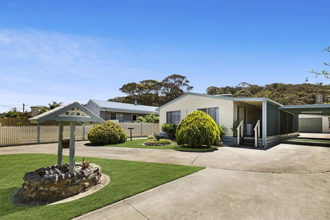 Four Sisters - Beachside Holiday - Holiday Adelaide 0