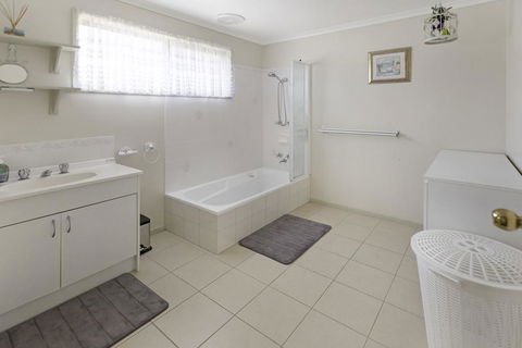 Four Sisters - Beachside Holiday - Holiday Adelaide 3