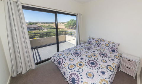 Front 9 Then Dine - 3/61 St Andrews Boulevard - Holiday Adelaide 1