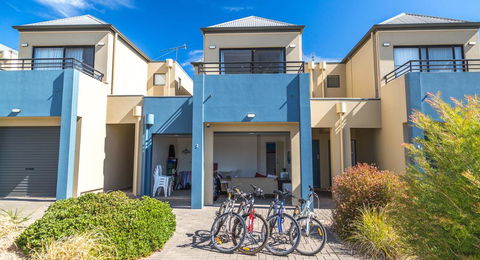 Front 9 Then Dine - 3/61 St Andrews Boulevard - Holiday Adelaide 0