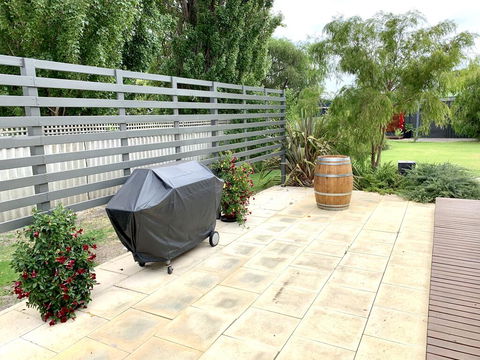 Gale Street Retreat Busselton - Holiday Adelaide 1