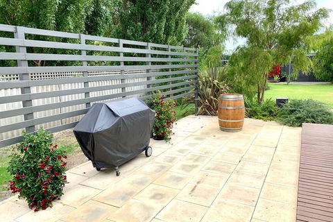 Gale Street Retreat Busselton - Holiday Adelaide 0