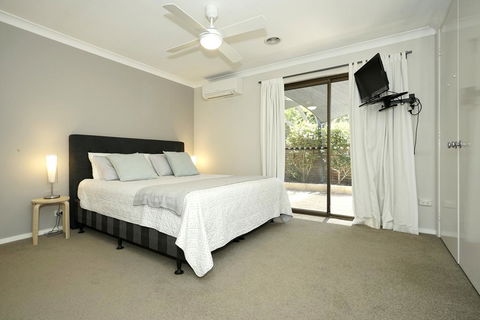 Garden City Luxury Apt - Holiday Adelaide 3