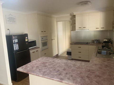 Gin Gin Budget Accommodation - Holiday Adelaide 3