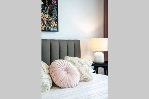 Glamorous RiverView Spacious 1BR - Holiday Adelaide 1