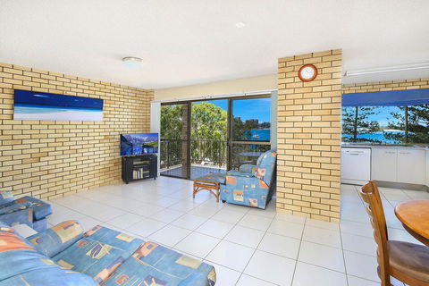 Golden Shores U8, 21 Landsborough Parade - Holiday Adelaide 2