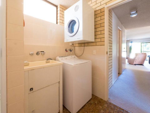 Golden Shores Unit 3, 21 Landsborough Parade - Holiday Adelaide 1