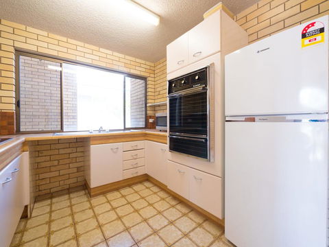 Golden Shores Unit 3, 21 Landsborough Parade - Holiday Adelaide 3