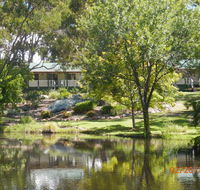 Granite Gardens Cottages  Lake Retreat - Holiday Adelaide