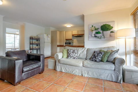 Great For Families.Pool & Kitchen - Holiday Adelaide 1