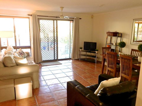 Great For Families.Pool & Kitchen - Holiday Adelaide 3