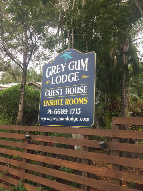 Grey Gum Lodge - Holiday Adelaide 1