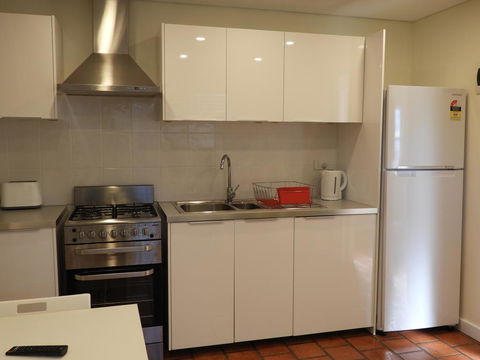Guesthouse With Pool & BBQ - 10 Kms From CBD - Holiday Adelaide 1