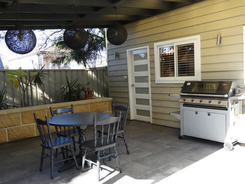Guesthouse With Pool & BBQ - 10 Kms From CBD - Holiday Adelaide 0