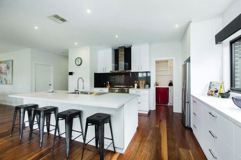 Hampton Haven With Pool For Families And A Max Of 8 Adults. - Holiday Adelaide 2