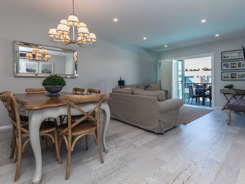 Hamptons Retreat @ Unit 259A Pacific Blue - Holiday Adelaide 0