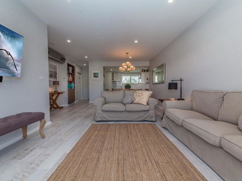 Hamptons Retreat @ Unit 259A Pacific Blue - Holiday Adelaide 3