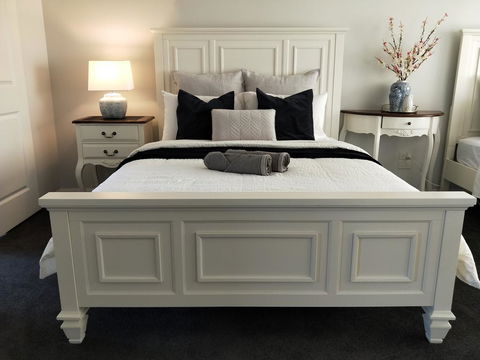 Hamptons Waterfront Getaway - Holiday Adelaide 3