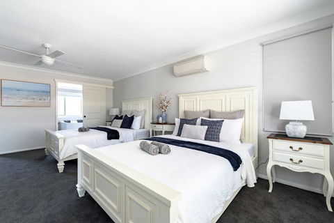 Hamptons Waterfront Getaway - Holiday Adelaide 1
