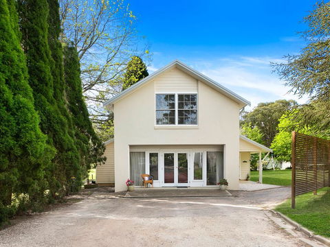 Hardigreen Park - Spacious With Tennis Court - Holiday Adelaide 0