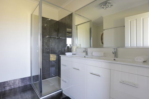 Harmans Lodge Private Rural Escape - Holiday Adelaide 3