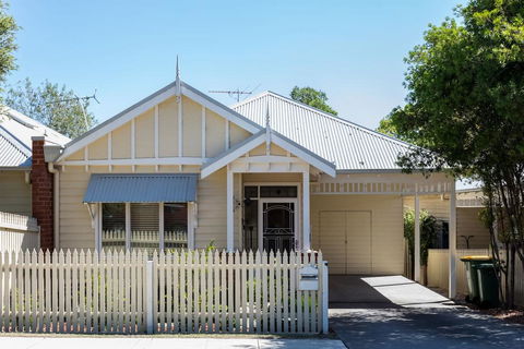 Healesville Cottage - Holiday Adelaide 0