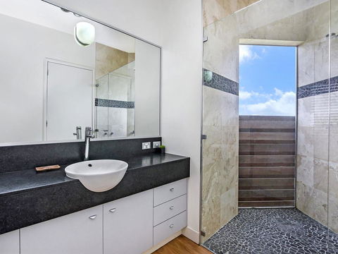 HEARN'S BEACH HOUSE - Holiday Adelaide 3