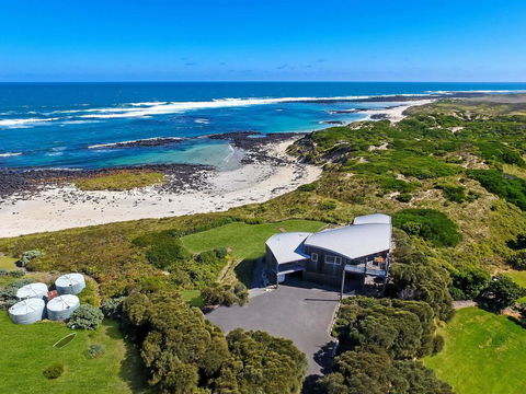 HEARN'S BEACH HOUSE - Holiday Adelaide 0
