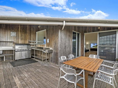 HEARN'S BEACH HOUSE - Holiday Adelaide 1