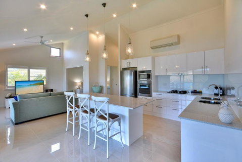 Heliconia Grove On Hamilton Island - Holiday Adelaide 3