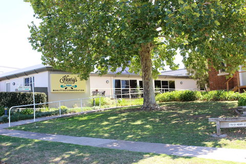 Henry's Quirindi - Holiday Adelaide 3