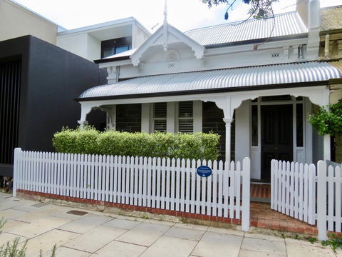 Heritage Luxury 3BR Cottage On Halifax - Holiday Adelaide 0