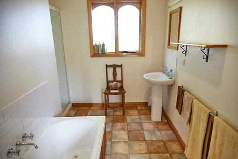 Herons Rise Vineyard Accommodation - Holiday Adelaide 1