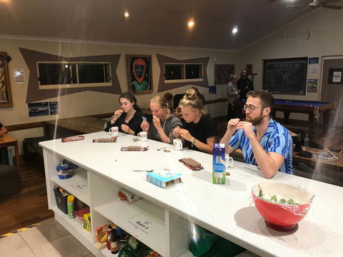 Hervey Bay Flashpackers - Holiday Adelaide 2