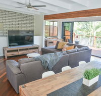 Hideaway At Hodgens Walk to Beach Happy Valley and Bulcock St With Backyard - Holiday Adelaide